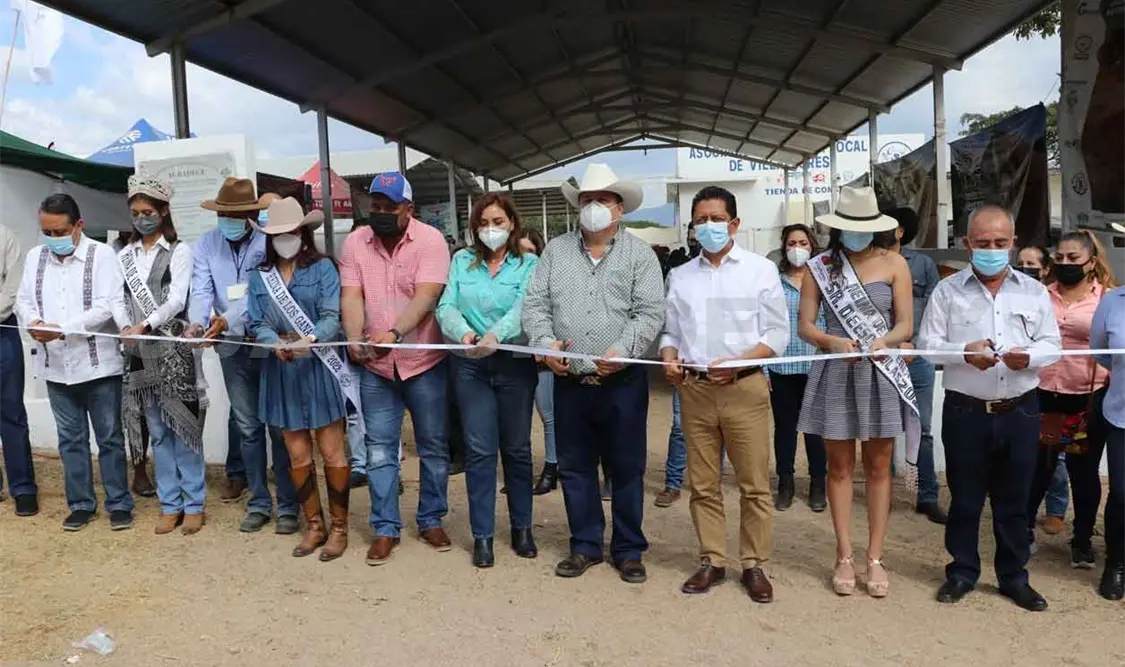 Rosales Zuarth inaugura Exposición Ganadera