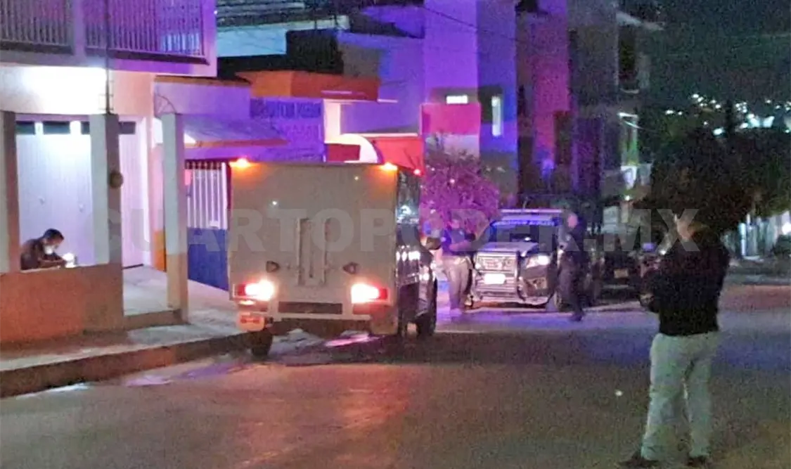 Cuando llegó a visitar a su amigo Manolo, se percató que despertaban olores fétidos de su cuarto; al ingresar autoridades confirmaron el deceso del joven. Ulises López / CP