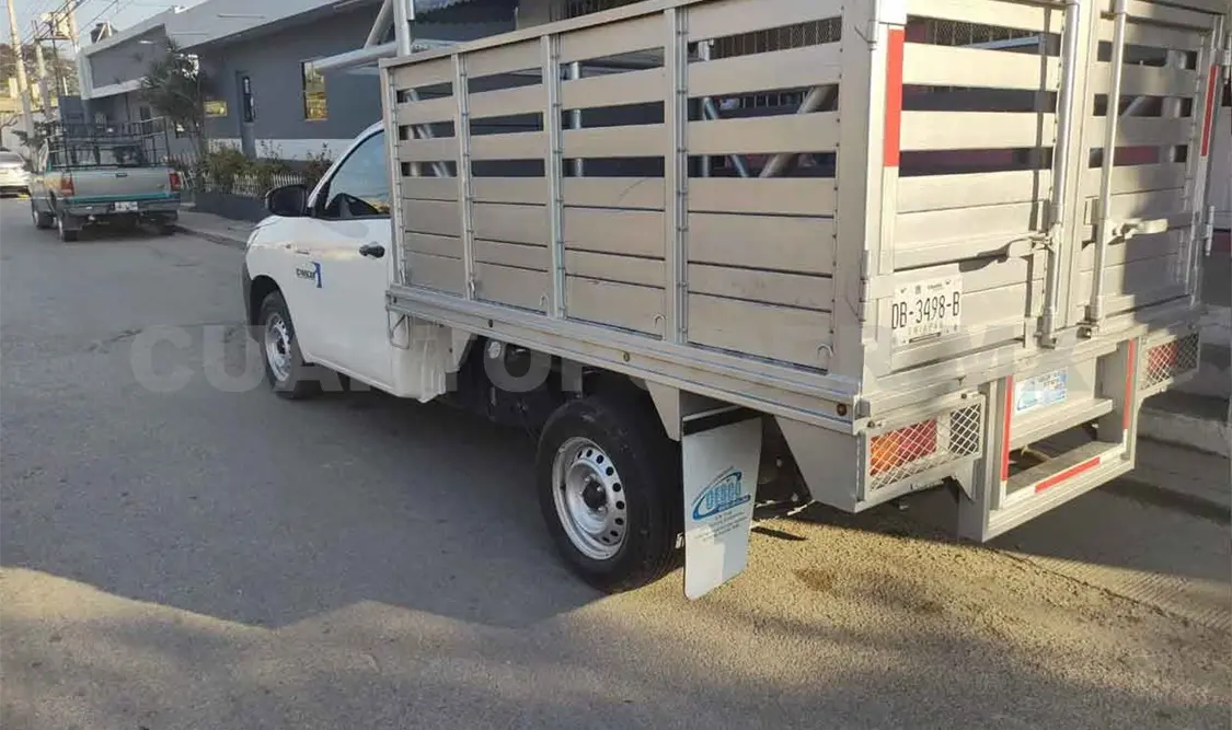 Camioneta atropella a transeúnte