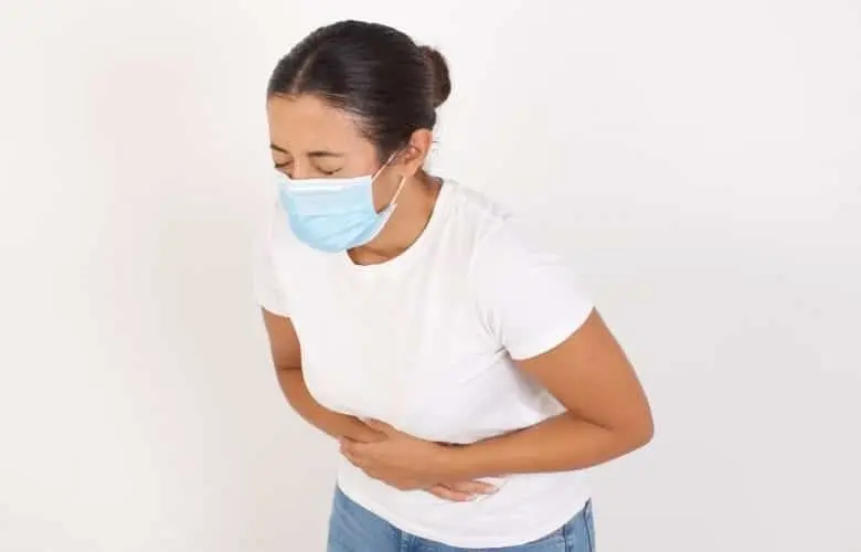 Los recientes episodios de náuseas y vómitos podría ser una señal de una infección por covid-19. Cortesía