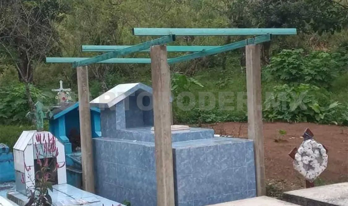 Roban láminas de techos de sepulturas