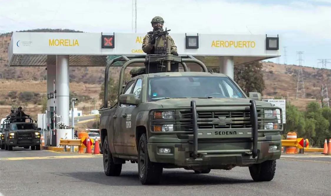 Llegan mil 800 militares a Michoacán