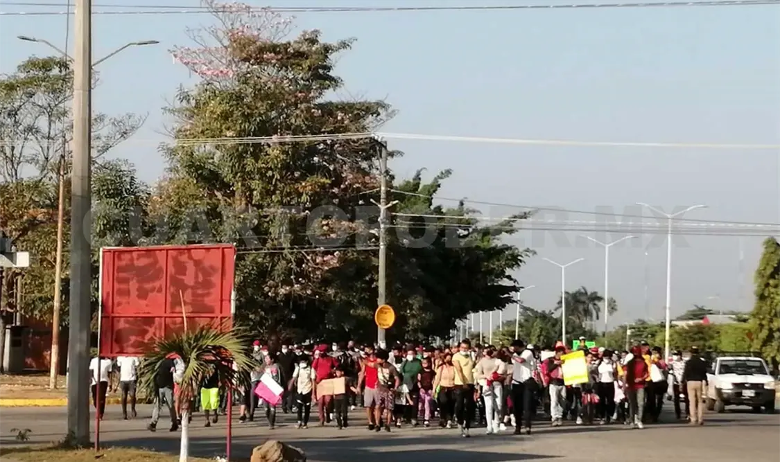 Protestan migrantes por lentitud del INM