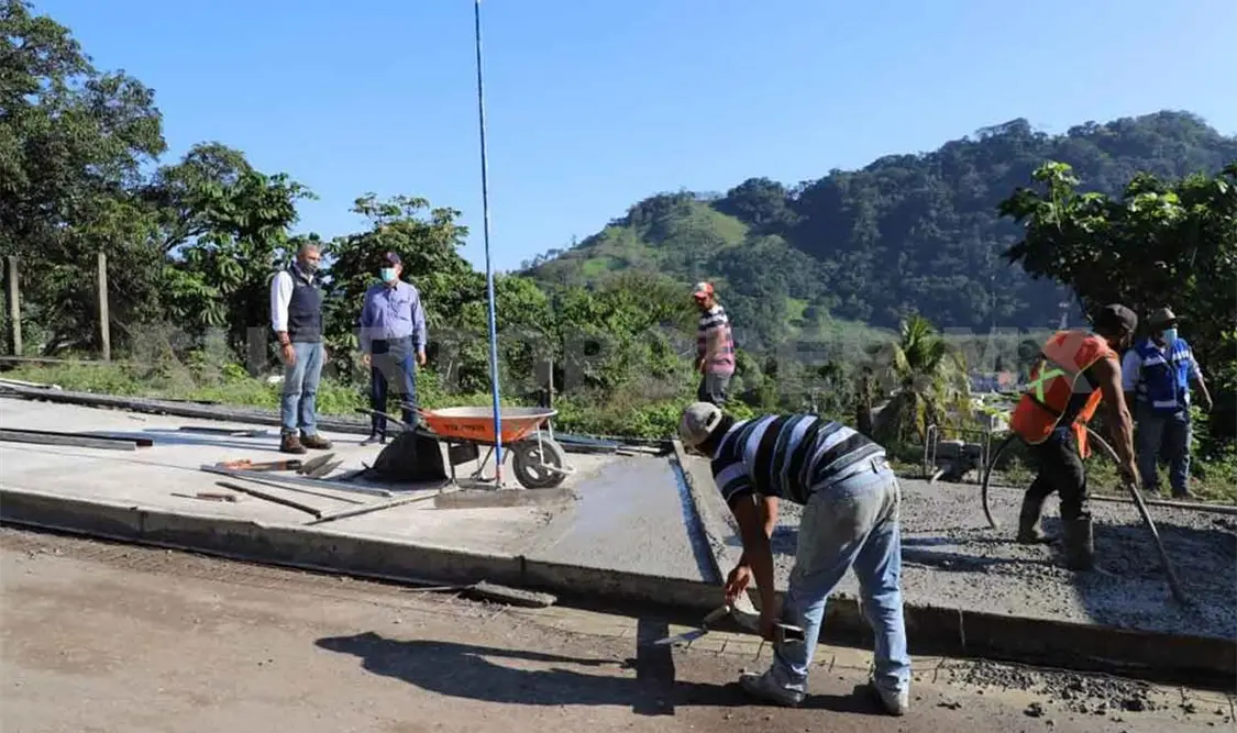 Se atiende añeja demanda de pavimentación: Ángel Torres