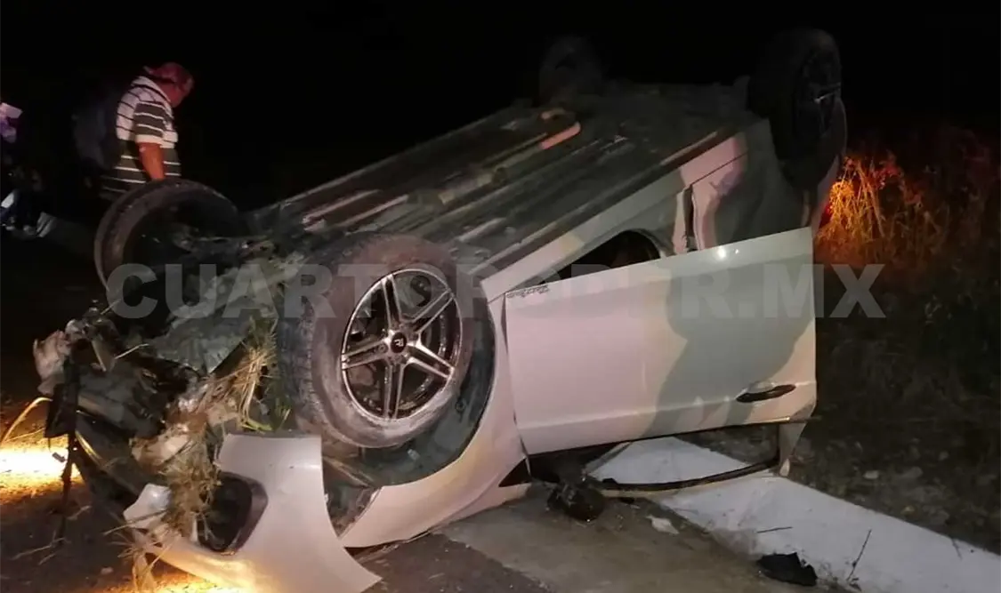 Familia sufre accidente carretero