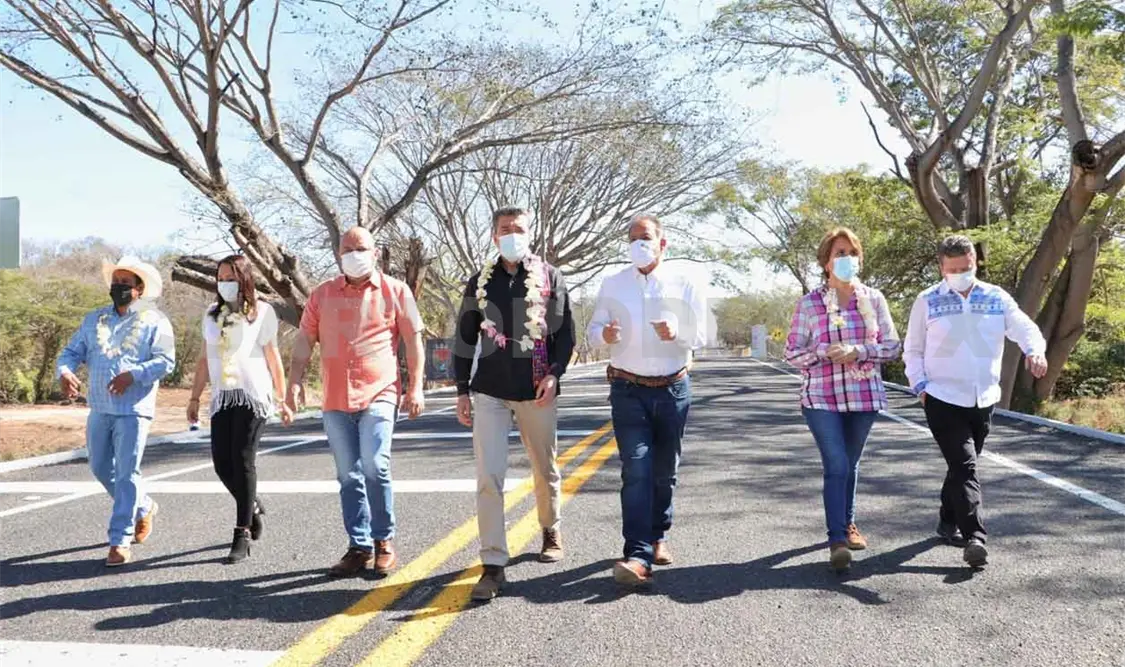 Inaugura Rutilio Escandón trabajos en tramo carretero
