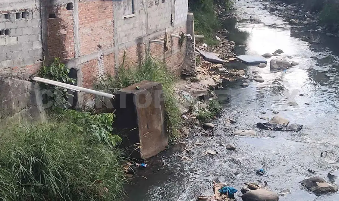 Descargas residuales generan contaminación en ríos