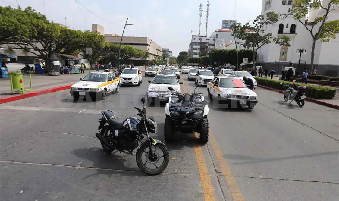 Taxistas señalan aumentos en el Certificado de Aptitud