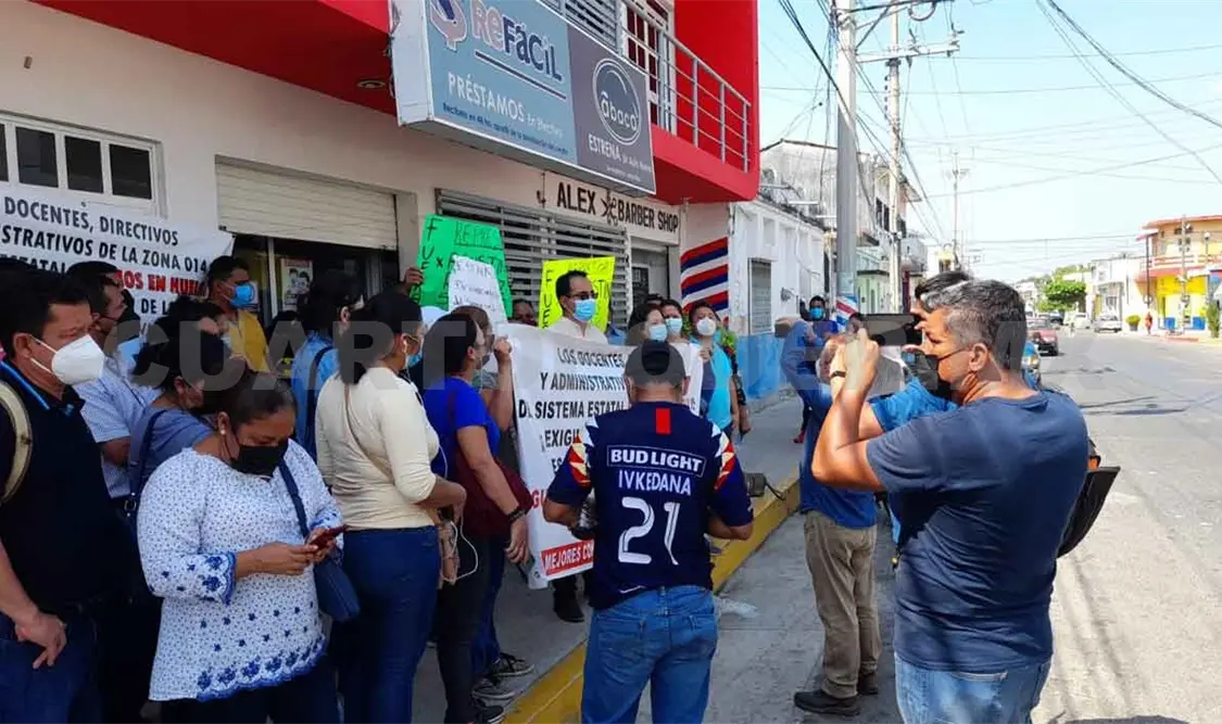 Maestros exigen destitución de supervisor de zona