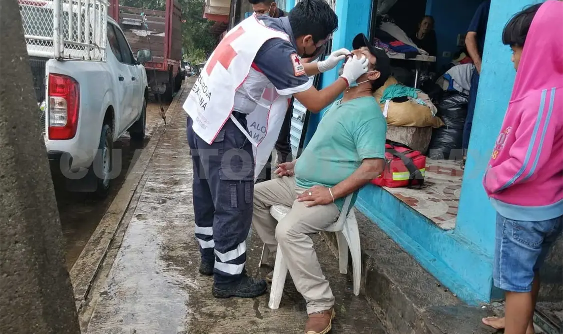 Los pasajeros y conductores recibieron los primeros auxilios. Genaro Sánchez / CP