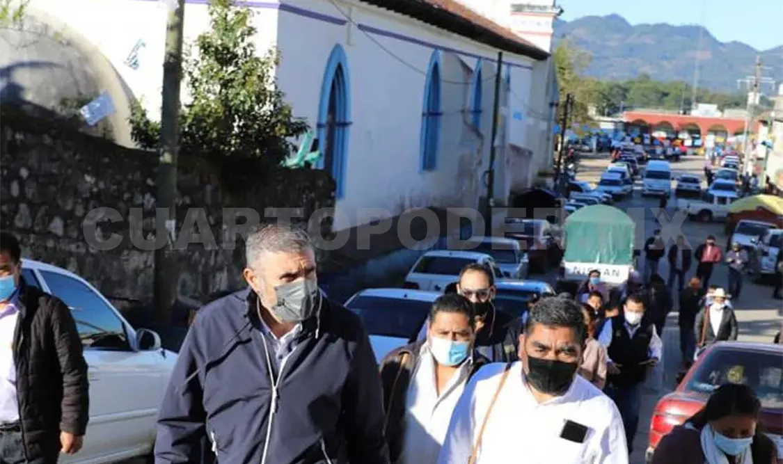 Anuncia Torres Culebro obras de construcción en Larráinzar