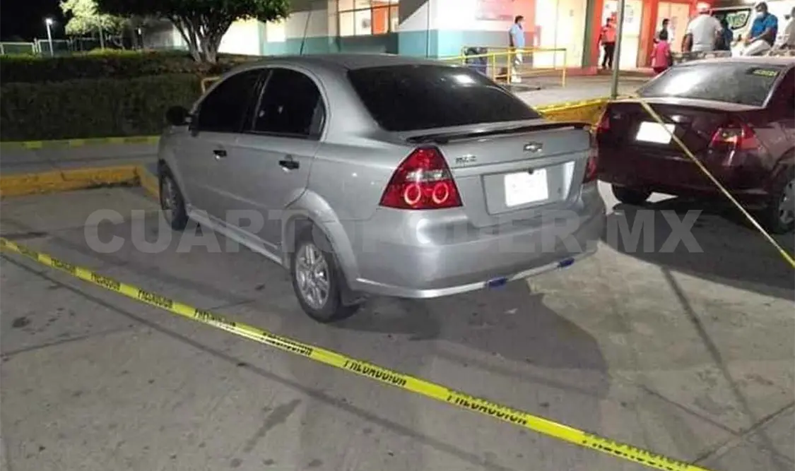 Balean a hombre que estaba en un vehículo
