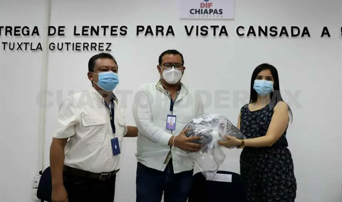 Entregan lentes para vista cansada