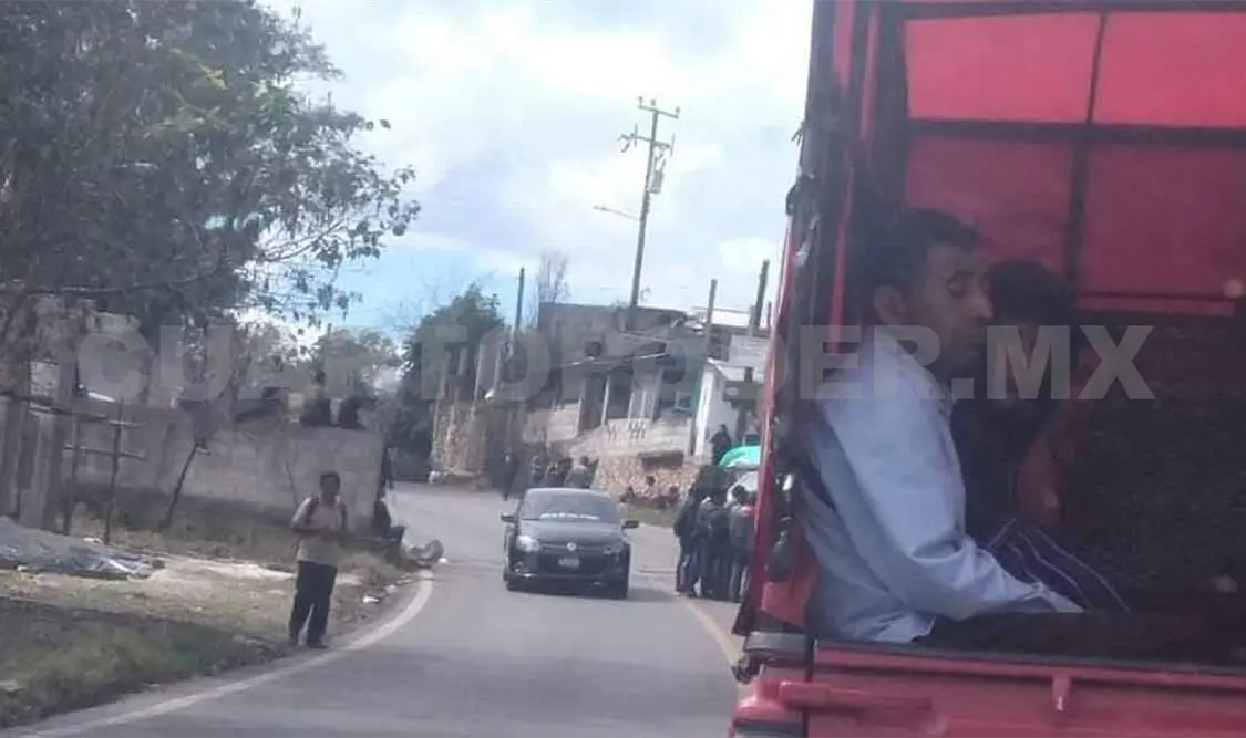 Bloqueo carretero en el tramo SCLC-Oxchuc