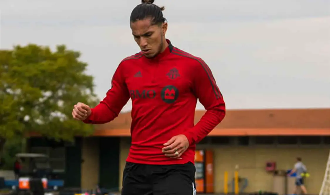 Carlos Salcedo fichó con el Toronto