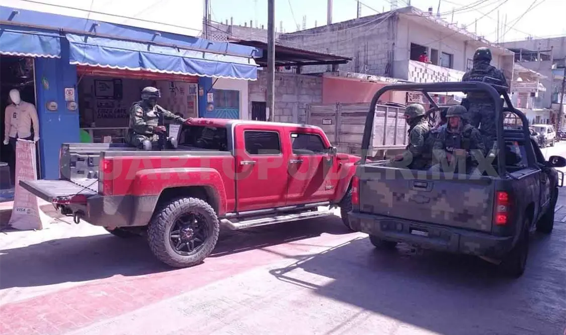 Sedena asegura a tres hombres con armas