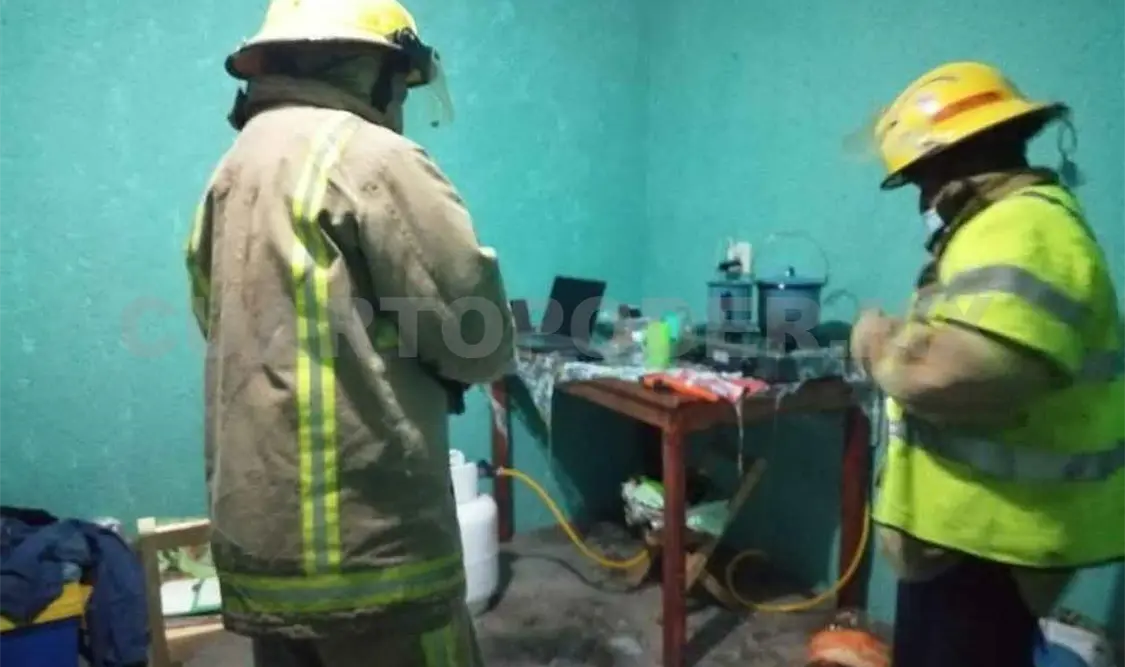 Se quema tras explosión de cilindro de gas LP