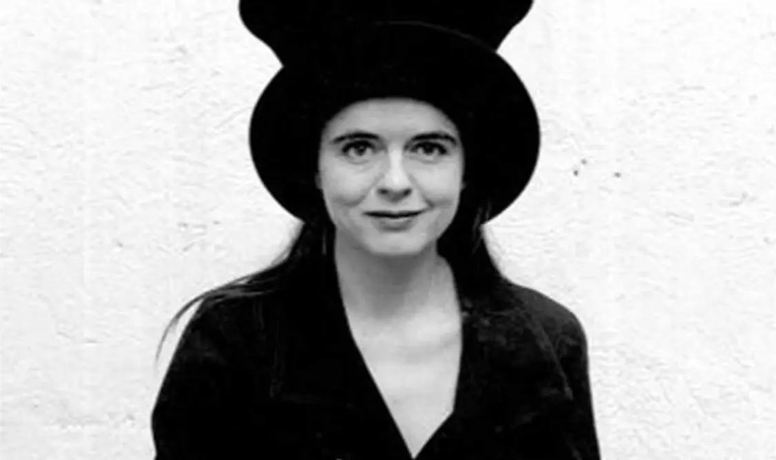 También es autora de Diccionario de nombres propios, Biografía del hambre y El crimen del conde Neville. Cortesía