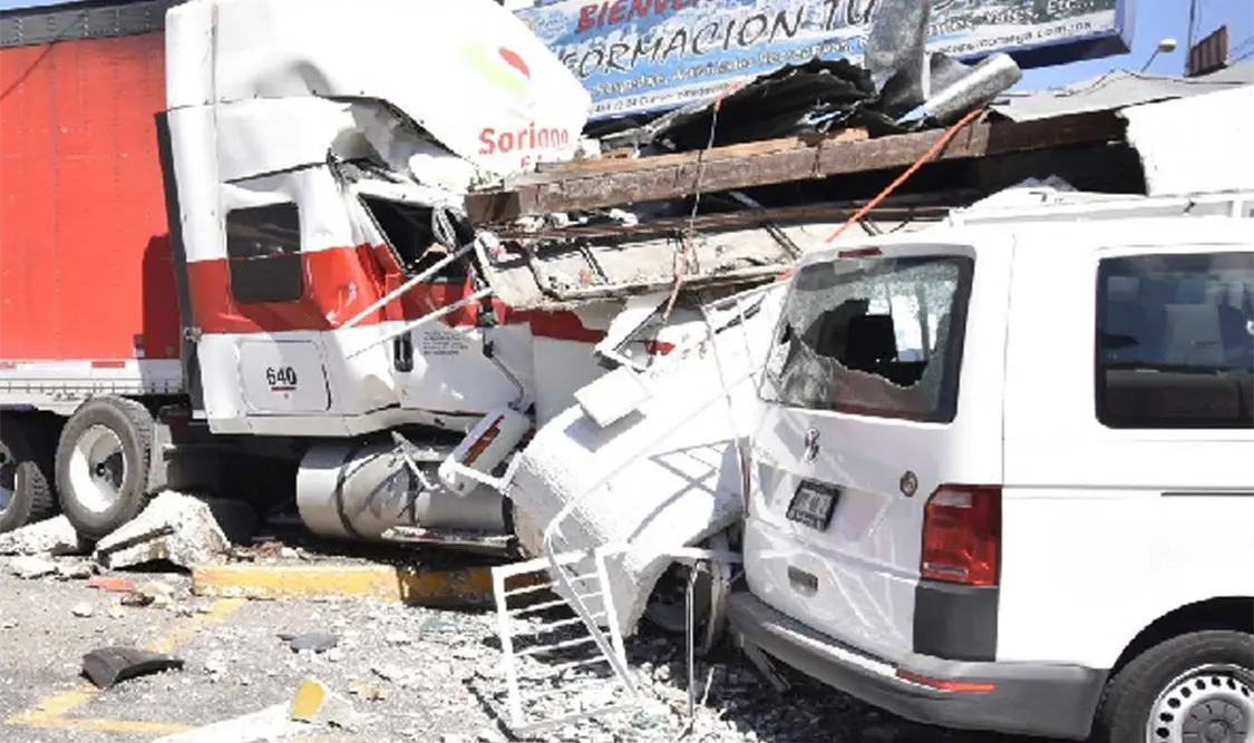 Un tráiler de Soriana fue robado, para después utilizarlo en contra de los elementos de Seguridad y Guardia Nacional. Cortesía
