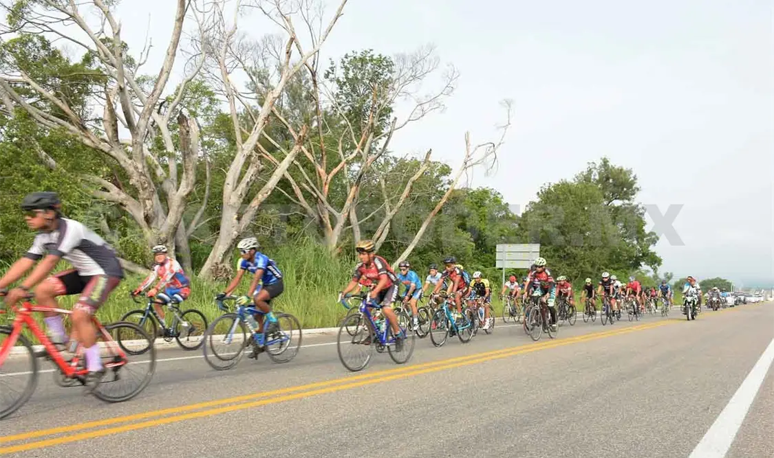 Se quitaron el frío pedaleando sobre el asfalto