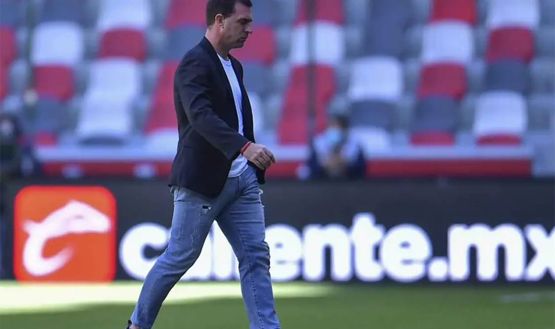 Pablo Guede deja de ser técnico del Necaxa