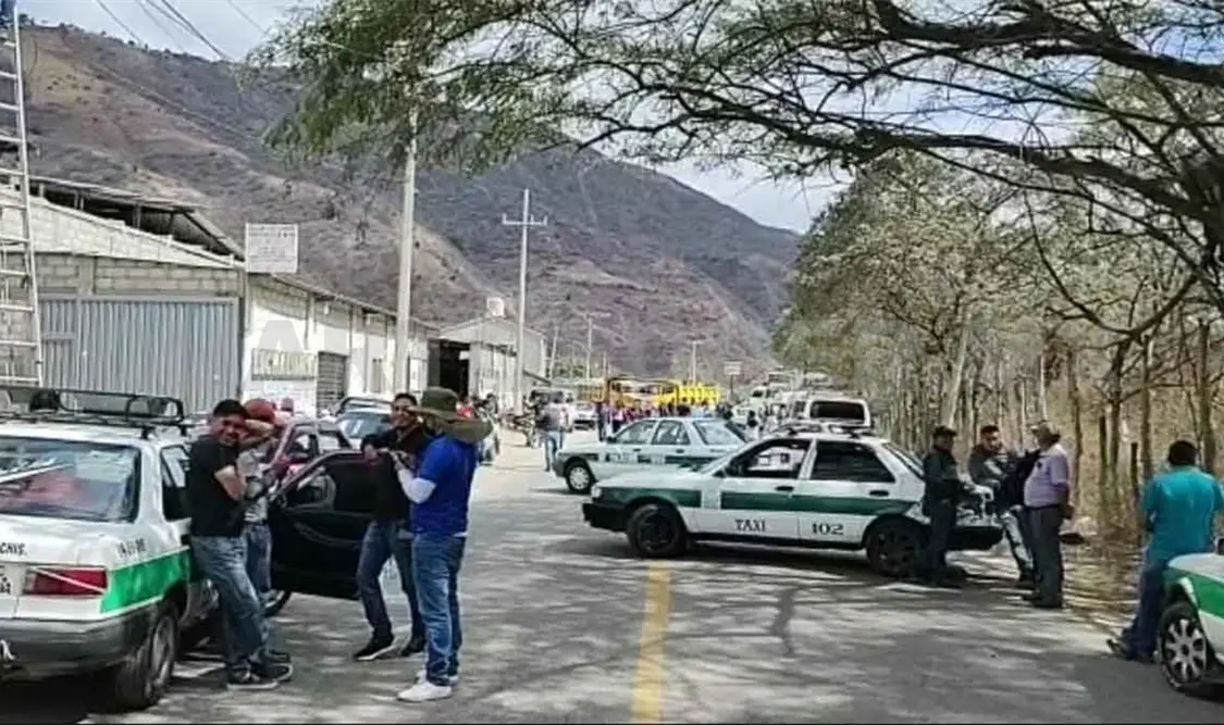 Transportistas bloquean carretera en Motozintla