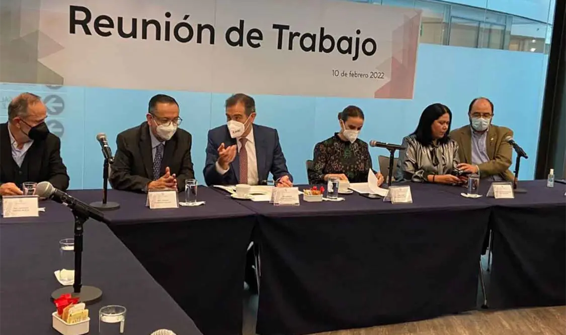 Córdova descartó renunciar al INE para buscar candidatura