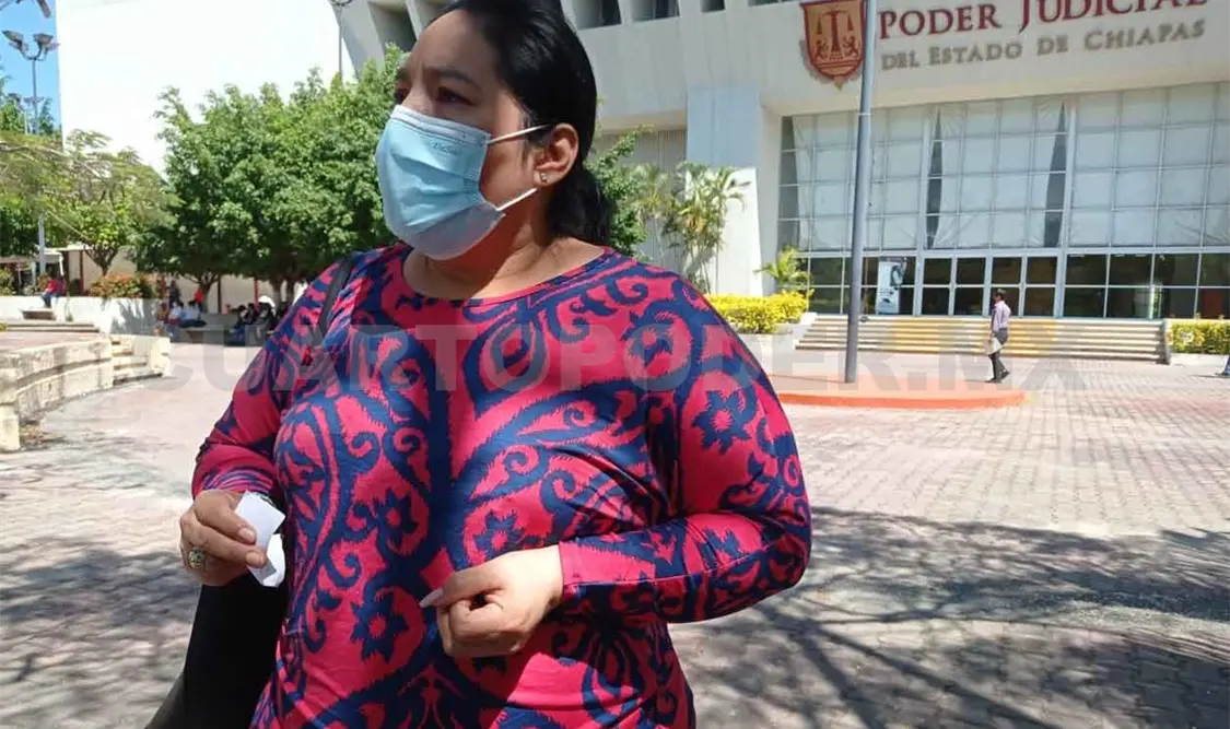 Denuncian a alcalde por no pagar préstamo