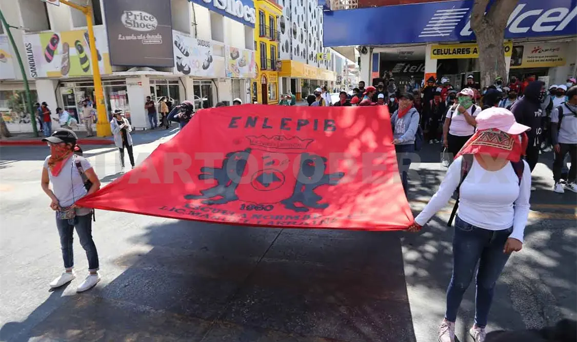 Normalistas exigen construcción de aulas
