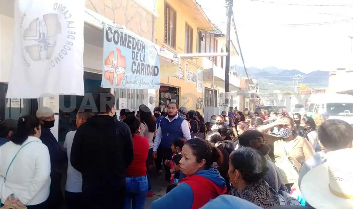 Acuden a comedor en busca de ayuda para su familia