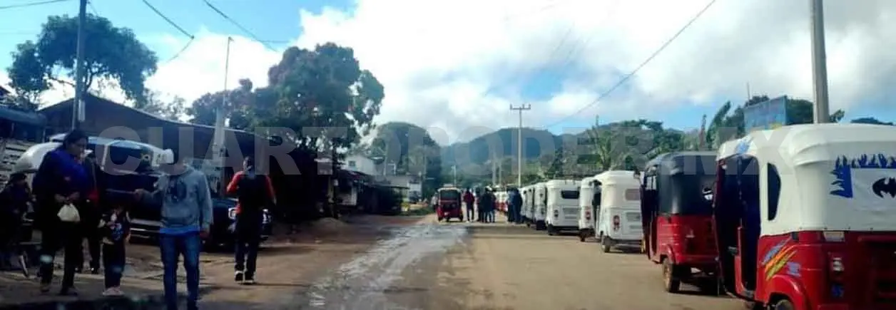 Habitantes de Abasolo cierran el paso a Oxchuc