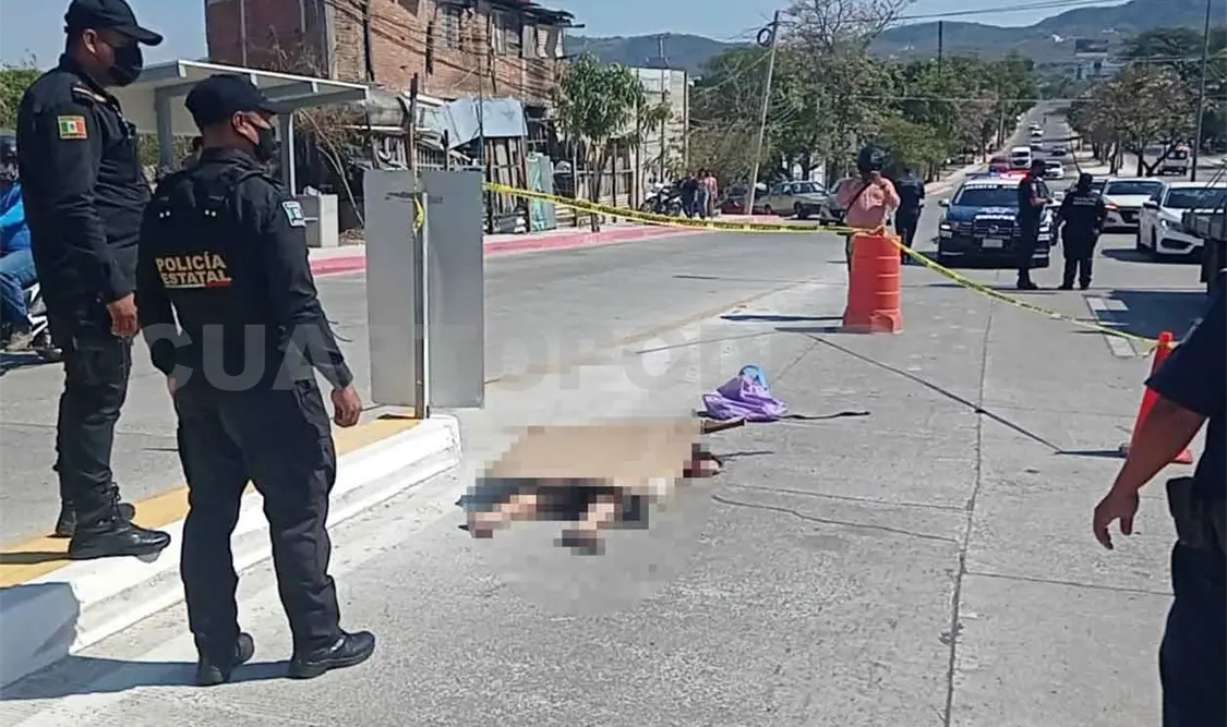 Mujer fallece tras ser embestida por un auto
