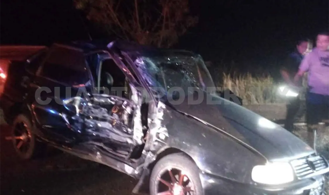 Carambola en carretera; tres vehículos involucrados