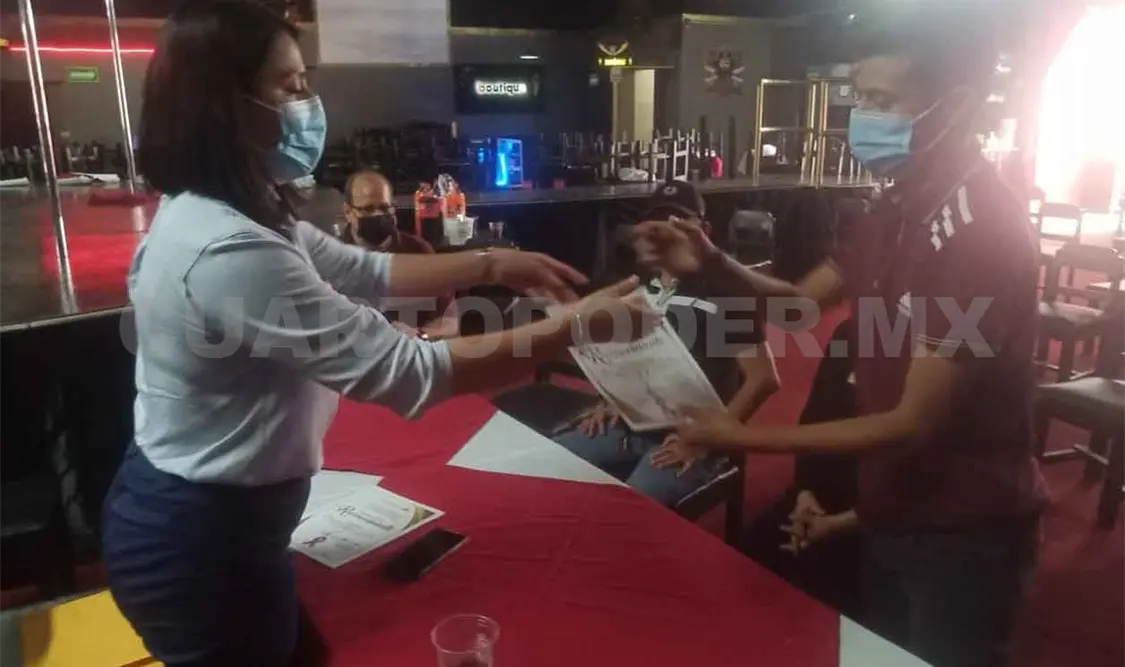 Bares y cabarés reciben certificación sanitaria