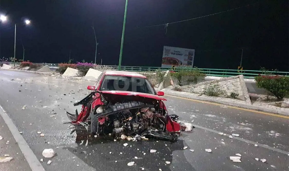 Destruye su Jetta y lo deja abandonado