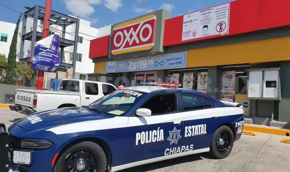 Solitario delincuente atraca tienda OXXO