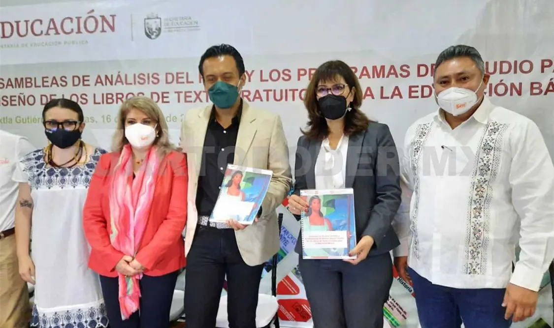 Sección 40 participa en diseño de libros de texto
