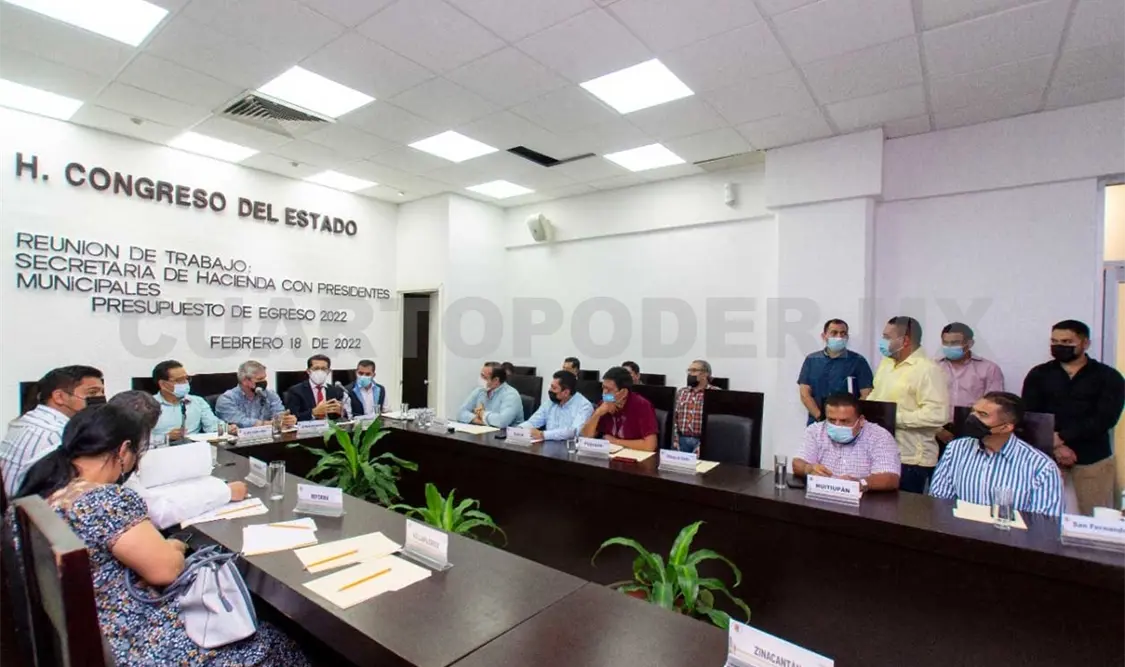 Encabeza diputado Granda Pastrana reunión con CFE