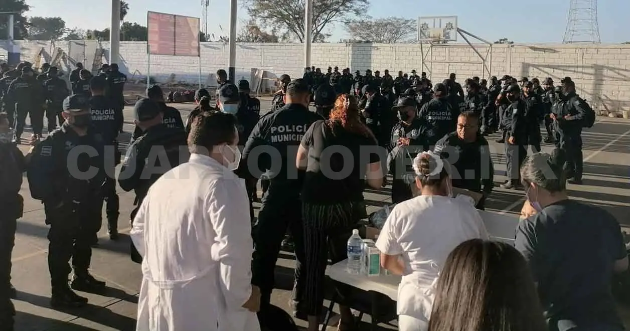 Elementos policiales reciben atención primaria de salud