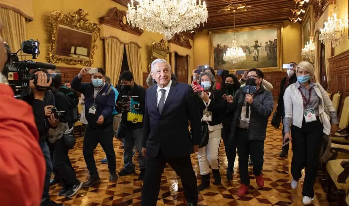 Por segundo día recorrió las oficinas y salas históricas del Palacio Nacional, acompañado por reporteros y youtubers que asisten a sus conferencias matutinas. Cortesía