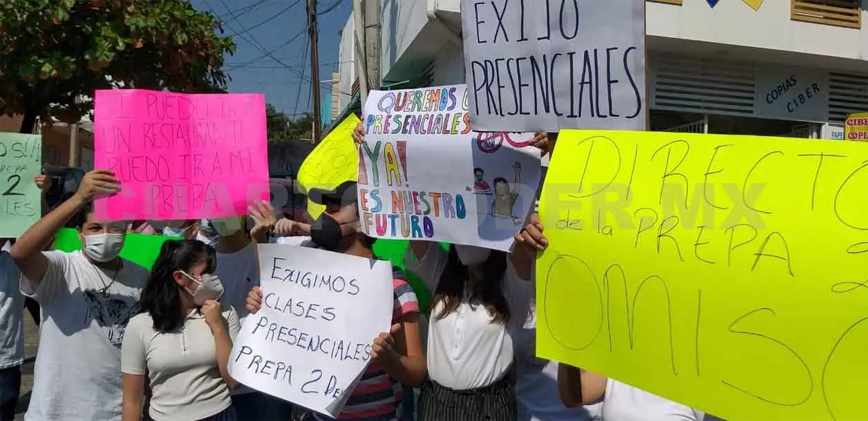Exigen clases presenciales en la Preparatoria Nº. 2