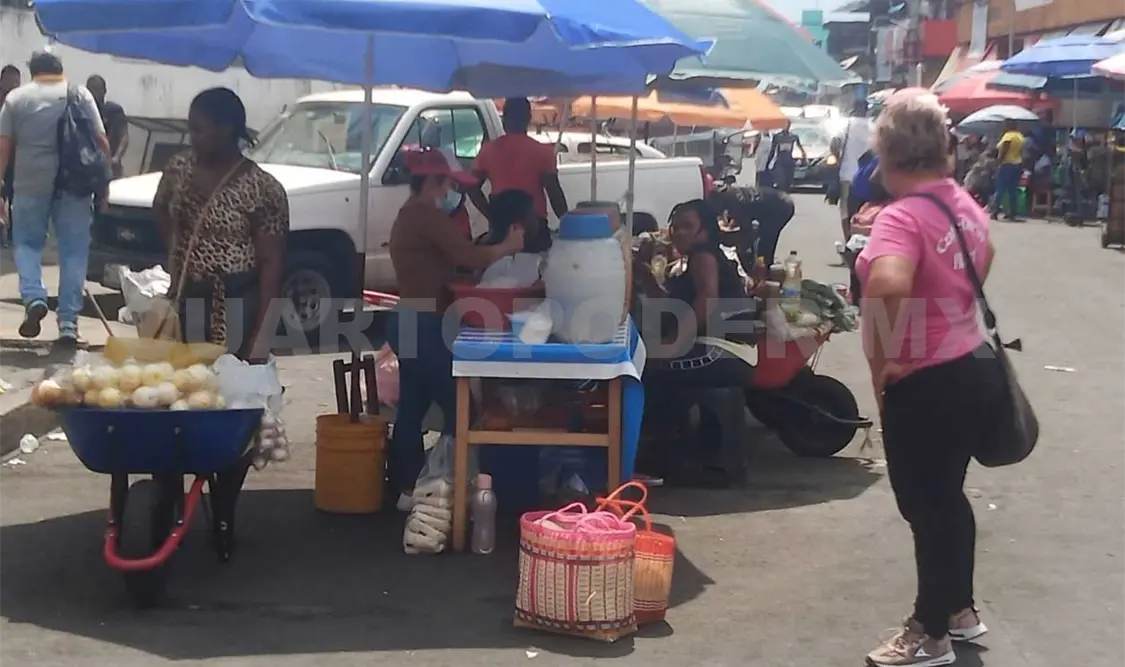Haitianos desplazan a ambulantes en Tapachula