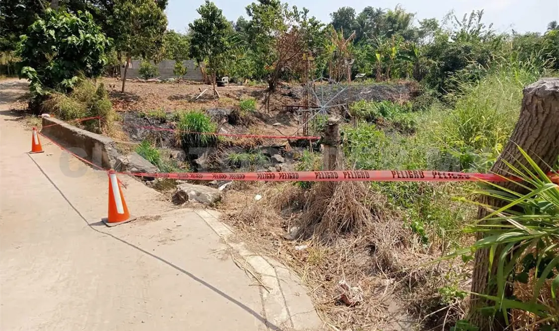 Encuentran cadáver entre rocas de un río
