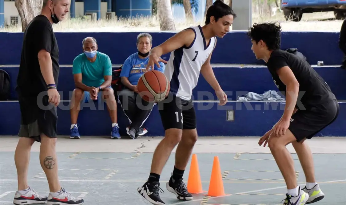 Entre los trabajos realizados, David Rodríguez puso énfasis en el análisis que los “coaches” deben hacer de sus jugadores. Diego Pérez/CP