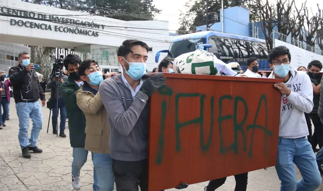 La comunidad del CIDE también emprendió demanda judiciales. Cortesía