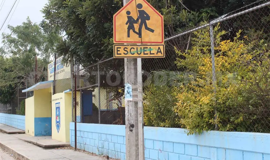 Error cancelar escuelas de tiempo completo