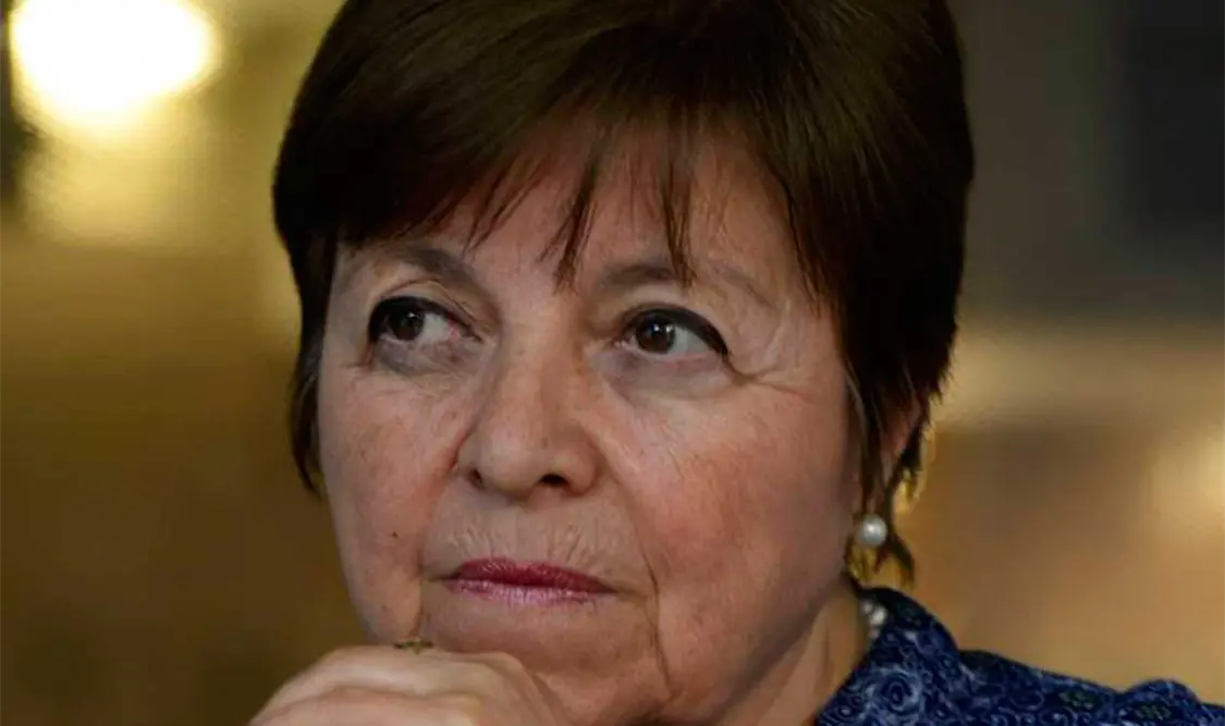 La escritora Elsa María Cross recibió el Premio al Mérito Literario Rosario Castellanos en sesión solemne en el Senado de la República.
