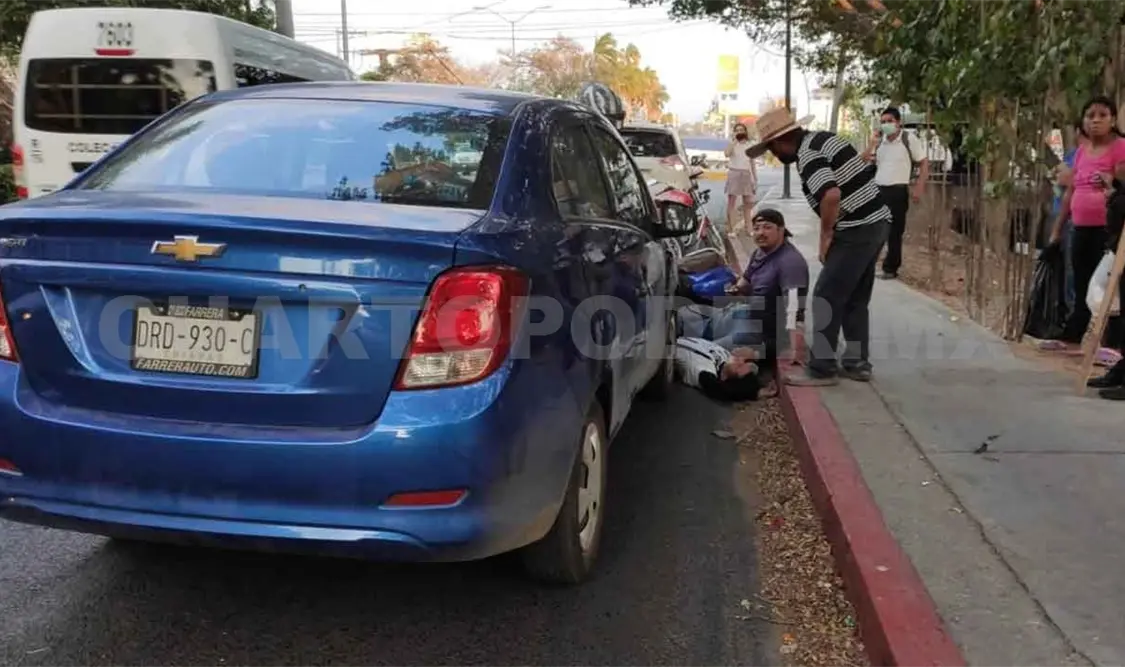 Motoristas son embestidos por Beat en un bulevar