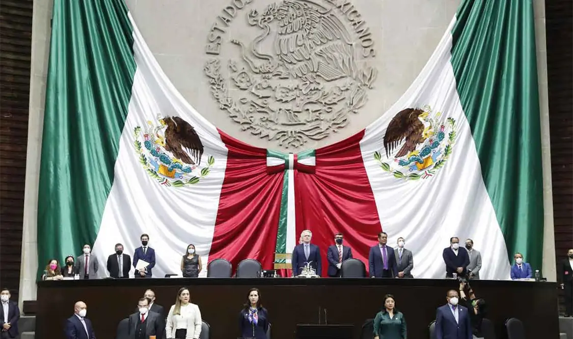 Rinden minuto de silencio en honor a Carrizales