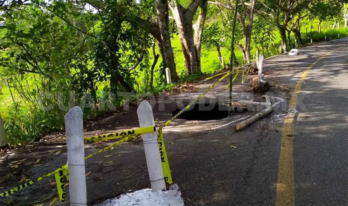 Peligro en carreteras por situación de hundimientos